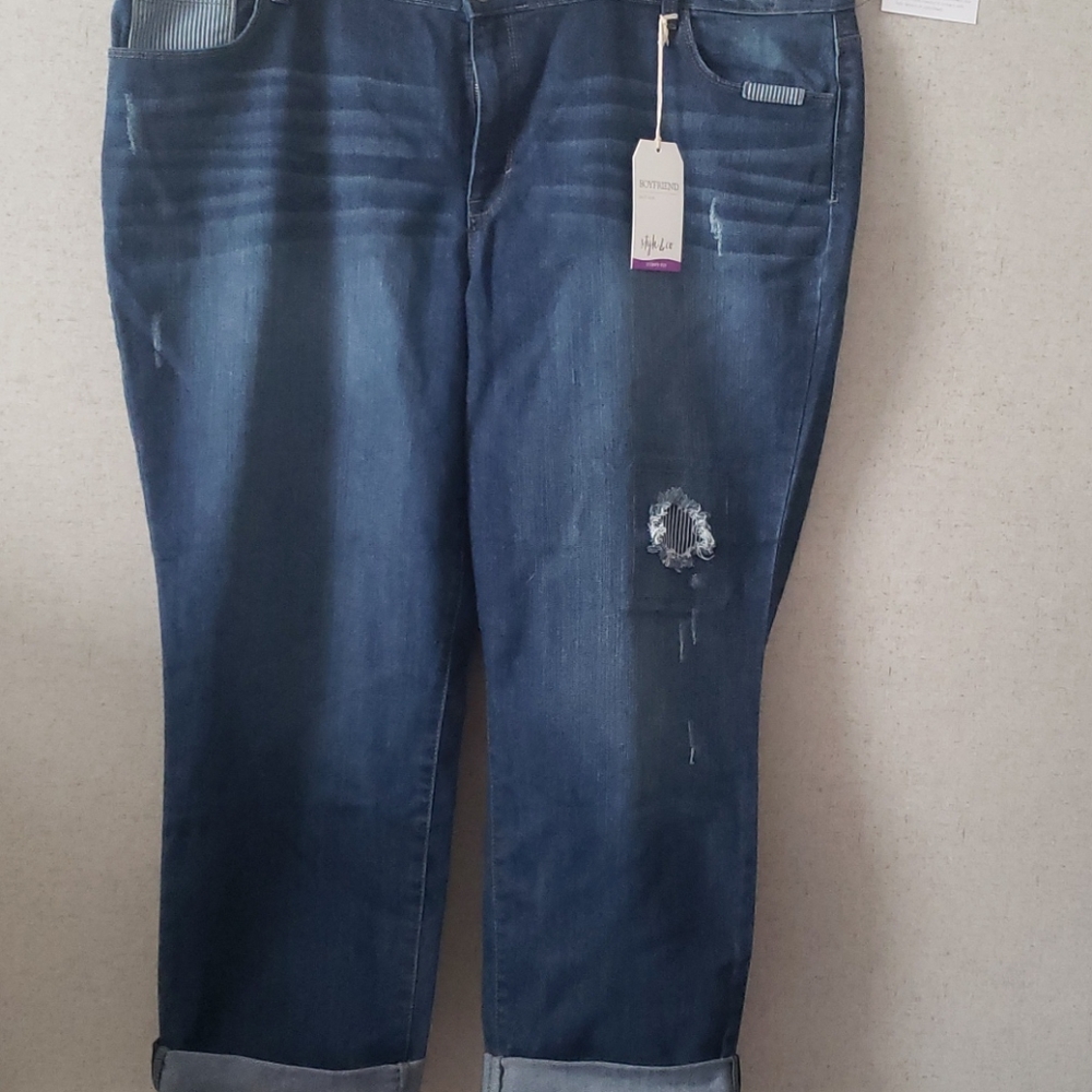 NEW !!! distressed capris